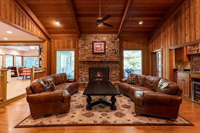 1300 Chatsworth Ln, Raleigh, NC 27614