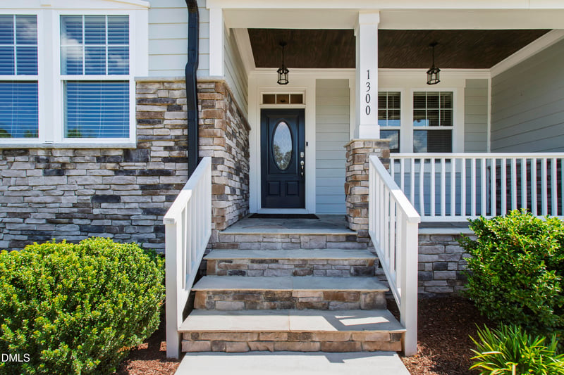 1300 Commons Ford Pl, Apex, NC 27539