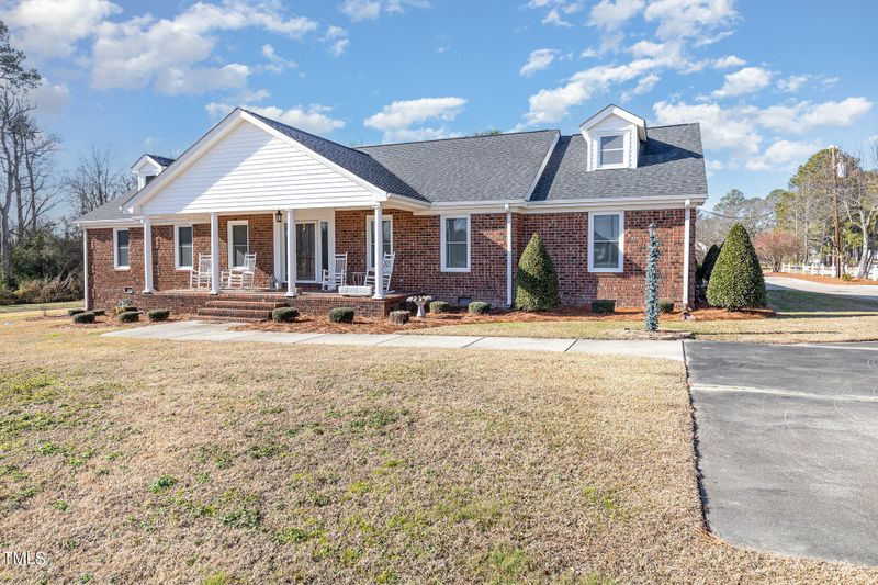 1300 E Cumberland St, Dunn, NC 28334