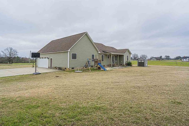 1300 Denning Rd, Benson, NC 27504