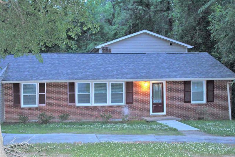 1300 Meadowbrook Dr, Garner, NC 27529