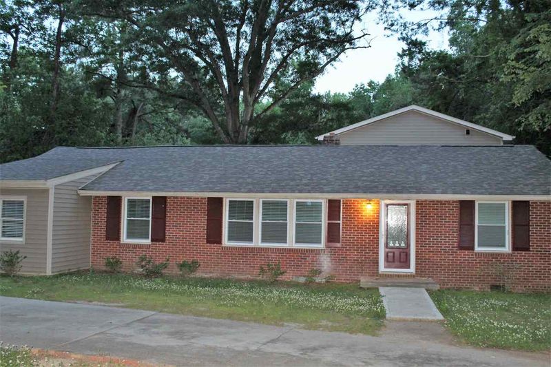 1300 Meadowbrook Dr, Garner, NC 27529