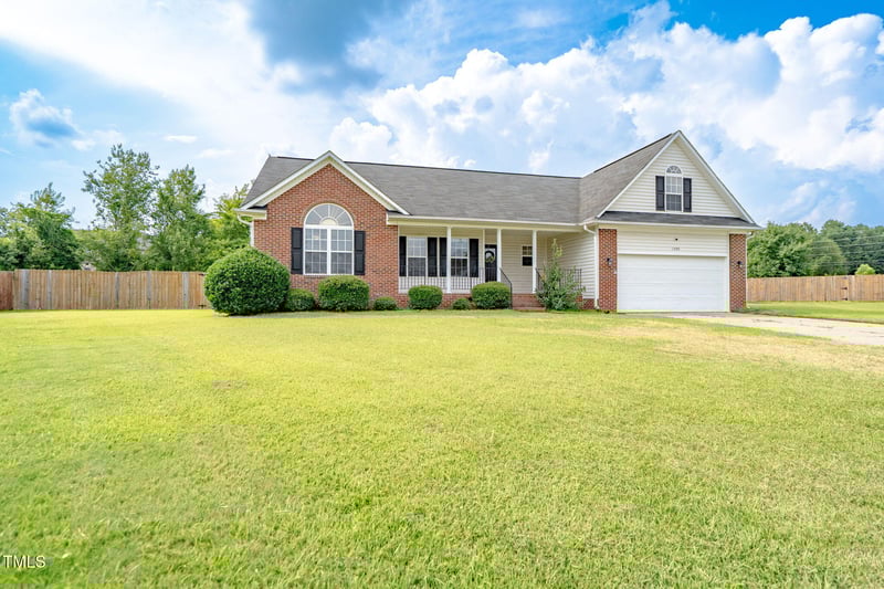 1300 Shoshone Pl, Fayetteville, NC 28314