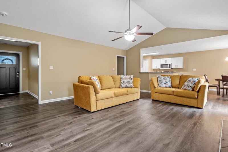 1300 Shoshone Pl, Fayetteville, NC 28314