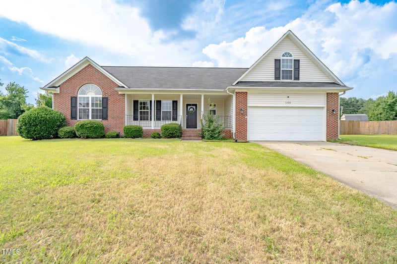 1300 Shoshone Pl, Fayetteville, NC 28314
