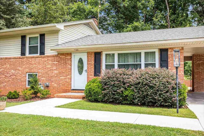 1301 Ashburton Rd, Raleigh, NC 27606