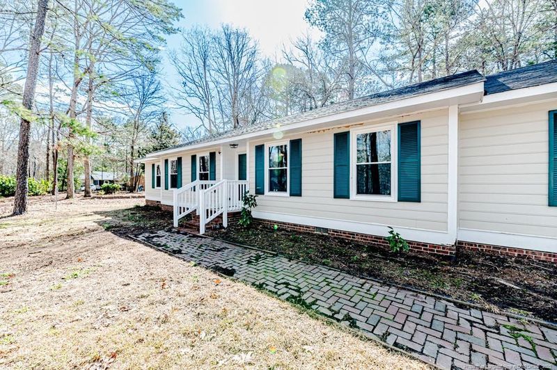 1301 Longleaf Ln, Sanford, NC 27330