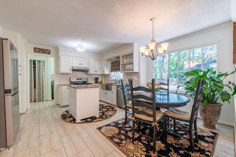 1301 Ravenhurst Dr, Raleigh, NC 27615
