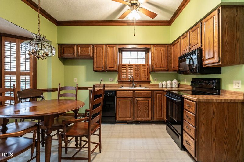1301 Slatestone Ct, Raleigh, NC 27615