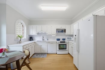 1302 Hampshire Ct, Raleigh, NC 27612