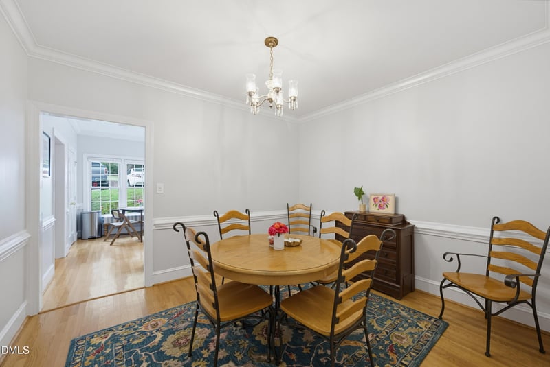 1302 Hampshire Ct, Raleigh, NC 27612