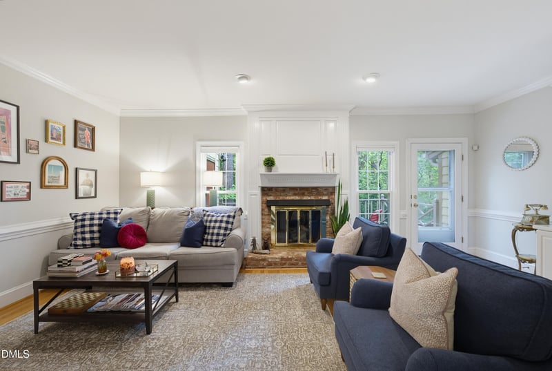 1302 Hampshire Ct, Raleigh, NC 27612