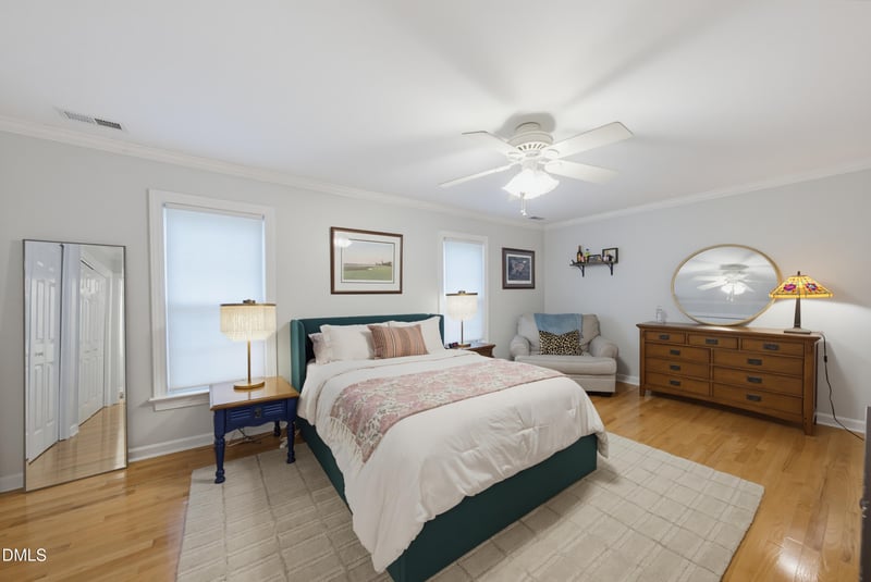 1302 Hampshire Ct, Raleigh, NC 27612