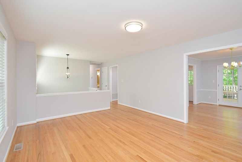 1302 Seabrook Ave, Cary, NC 27511