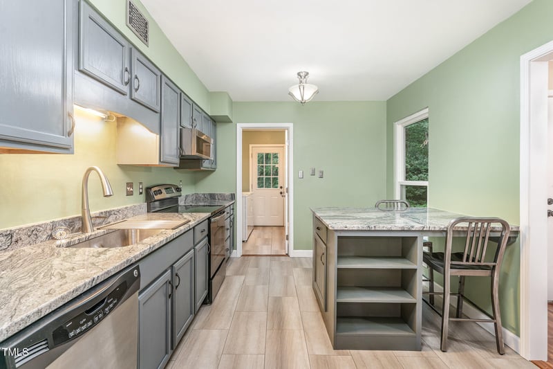 1302 Springlawn Ct, Raleigh, NC 27609