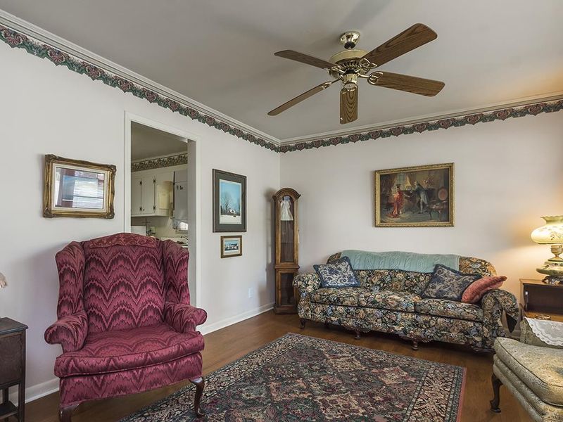1303 Collins Dr, Burlington, NC 27215