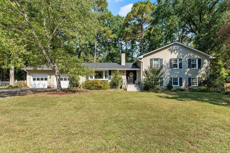 1303 Willow Dr, Chapel Hill, NC 27517