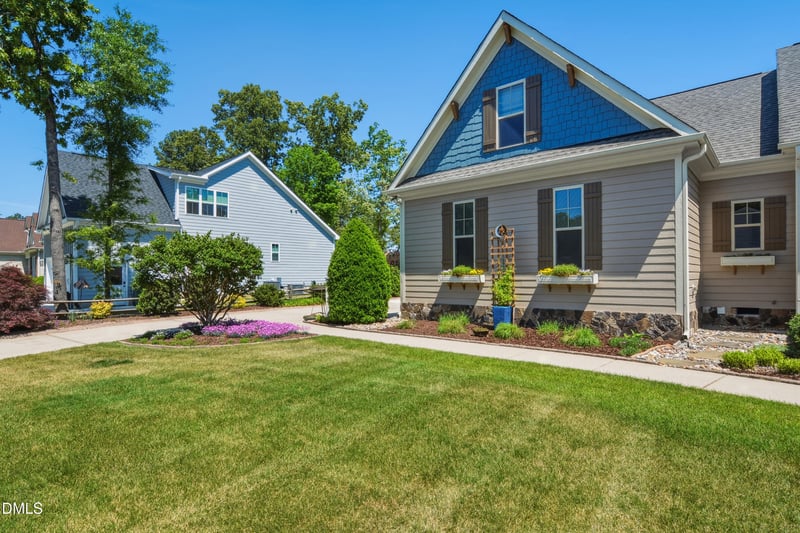 1304 Golden Bluff Ln, Fuquay Varina, NC 27526