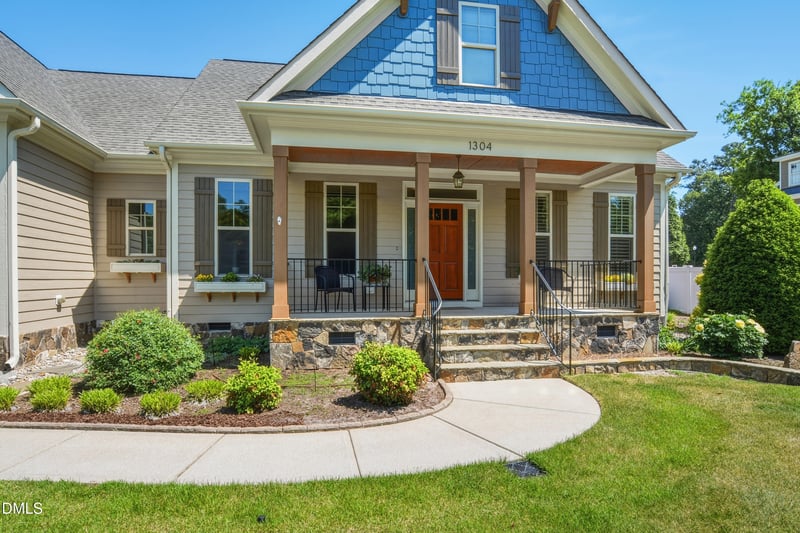 1304 Golden Bluff Ln, Fuquay Varina, NC 27526
