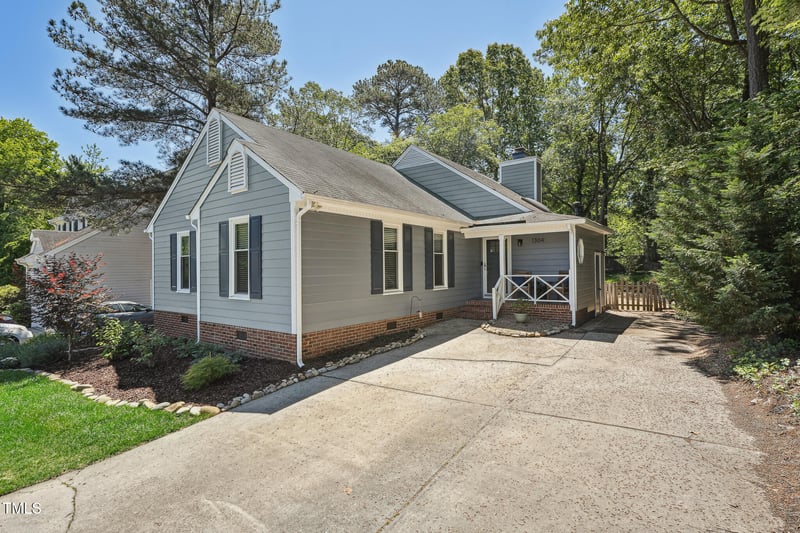 1304 Greenside Dr, Raleigh, NC 27609