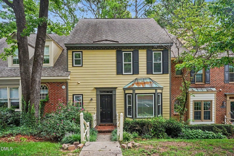 1304 Hampshire Ct, Raleigh, NC 27612