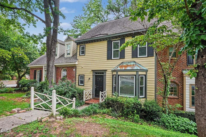 1304 Hampshire Ct, Raleigh, NC 27612