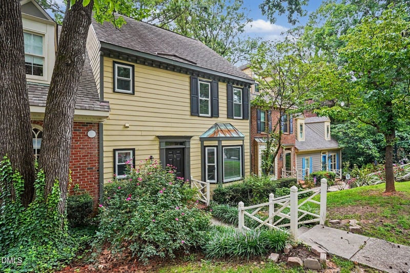 1304 Hampshire Ct, Raleigh, NC 27612
