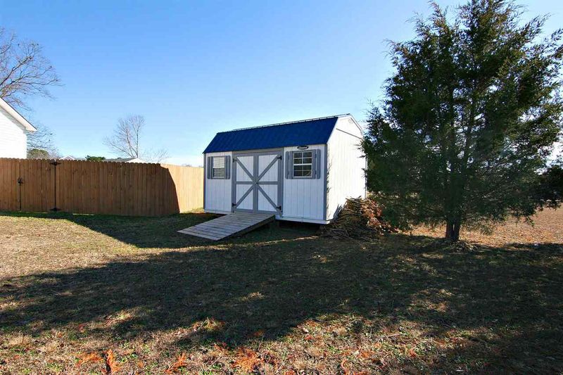 1304 Mooreland Ct, Raleigh, NC 27603