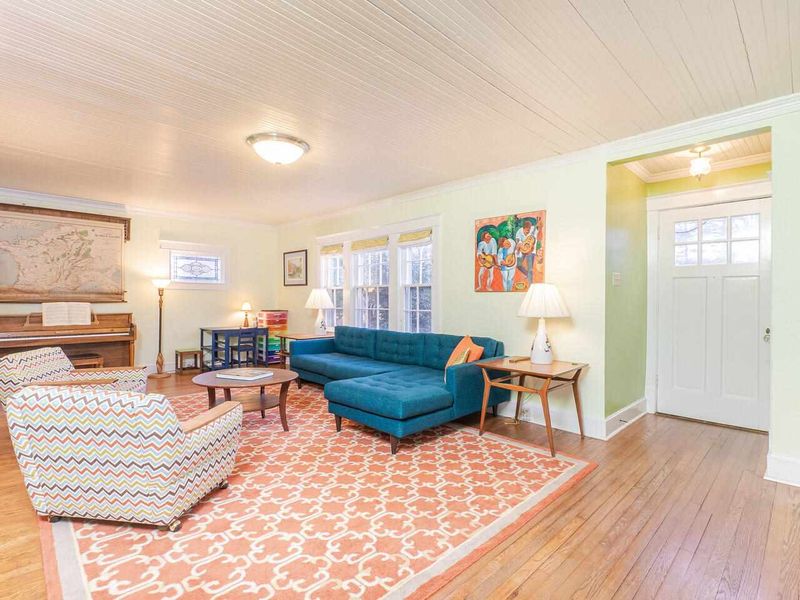 1304 Mordecai Dr, Raleigh, NC 27604