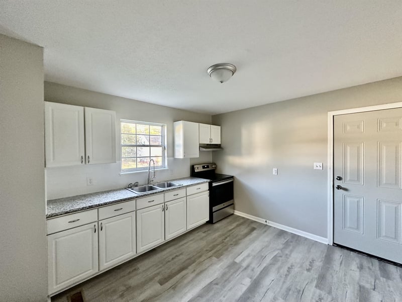 1304 Queen Ann St, Burlington, NC 27217