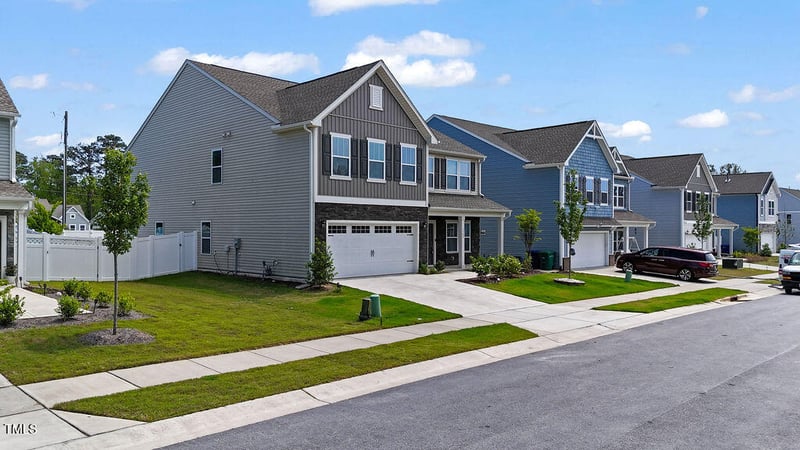 1305 Addison Lake St, Fuquay Varina, NC 27526