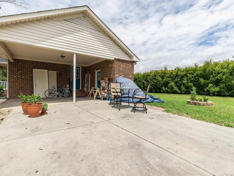 1305 Clayton Rd, Fuquay Varina, NC 27526