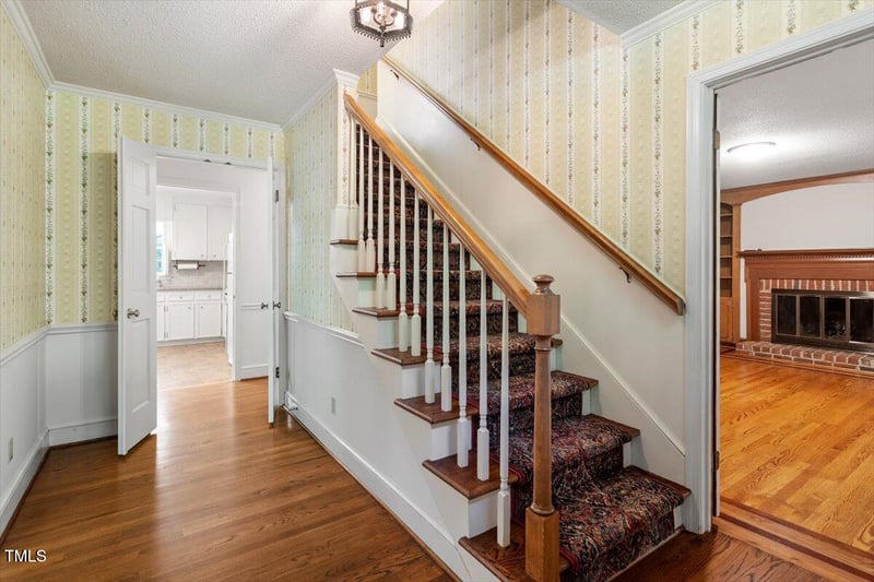 1305 Hampton Valley Rd, Cary, NC 27511