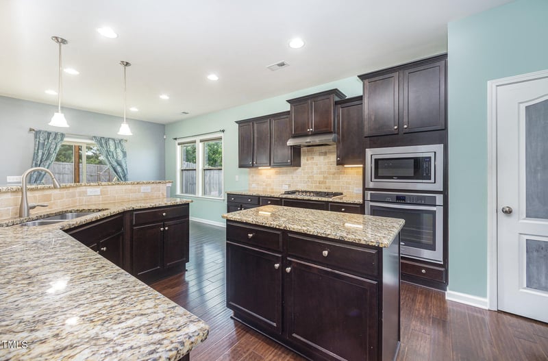 1305 Ivey Grove Ct, Fuquay Varina, NC 27526