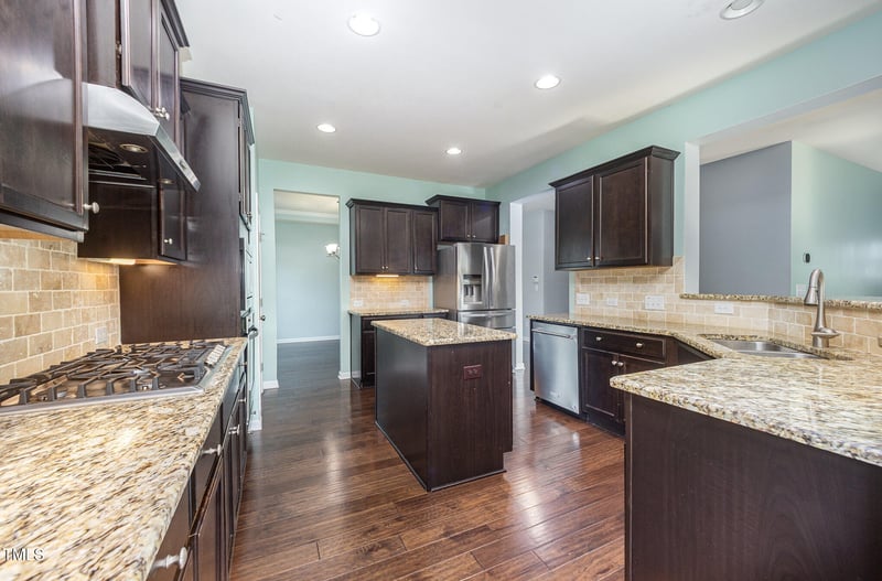 1305 Ivey Grove Ct, Fuquay Varina, NC 27526