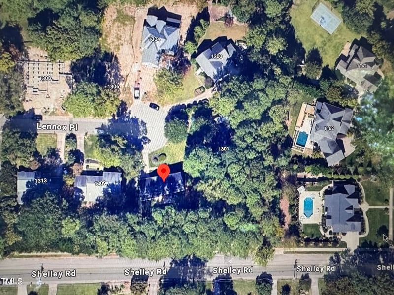 1305 Lennox Pl, Raleigh, NC 27612