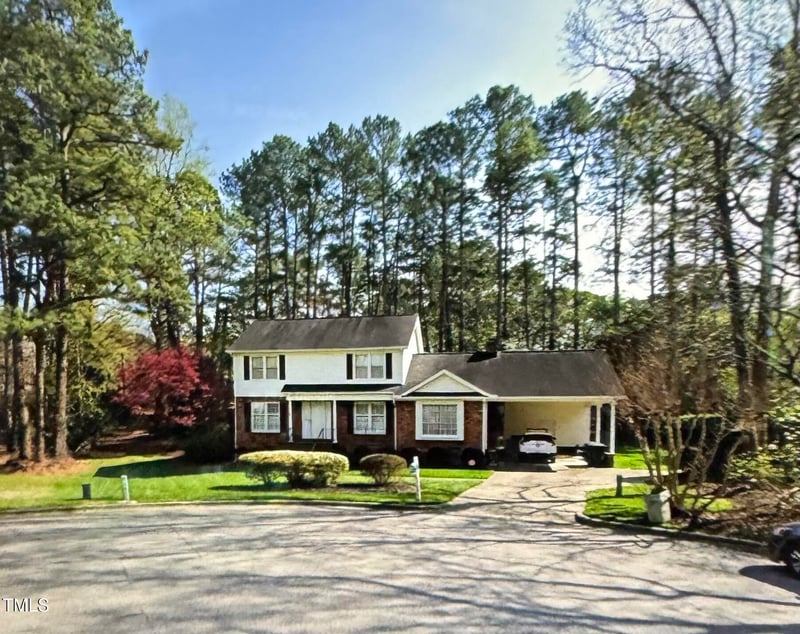1305 Lennox Pl, Raleigh, NC 27612