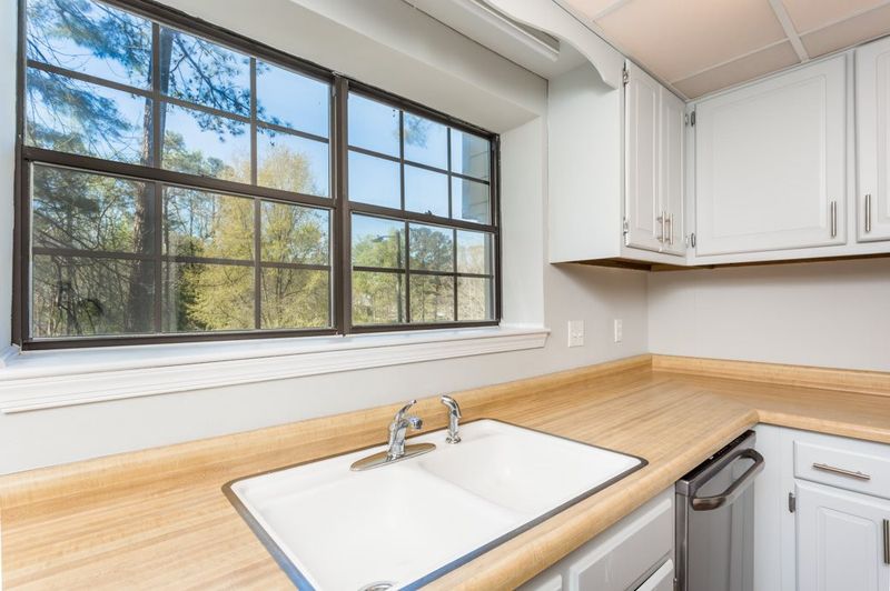 1306 Springlawn Ct, Raleigh, NC 27609