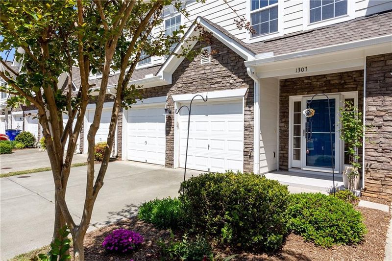 1307 Bartlett Cir, Hillsborough, NC 27278