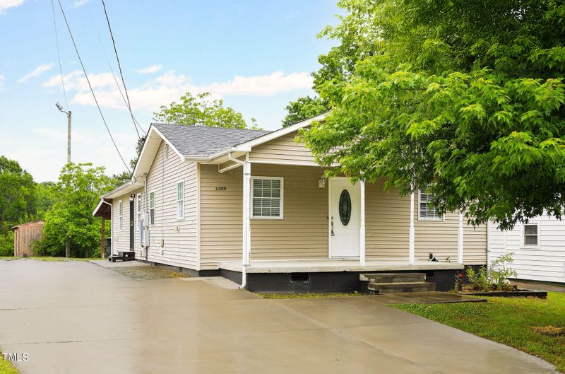 1309 Jackson St, Burlington, NC 27217
