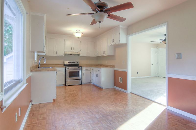 1309 Pineview Dr, Garner, NC 27529