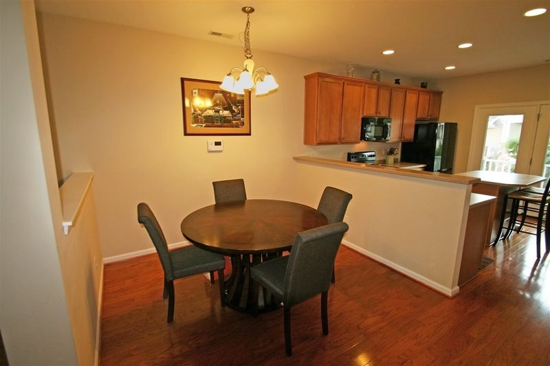 131 Braeside Ct, Cary, NC 27519