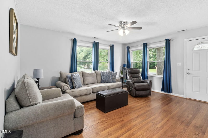 131 Brentwood Dr, Selma, NC 27576