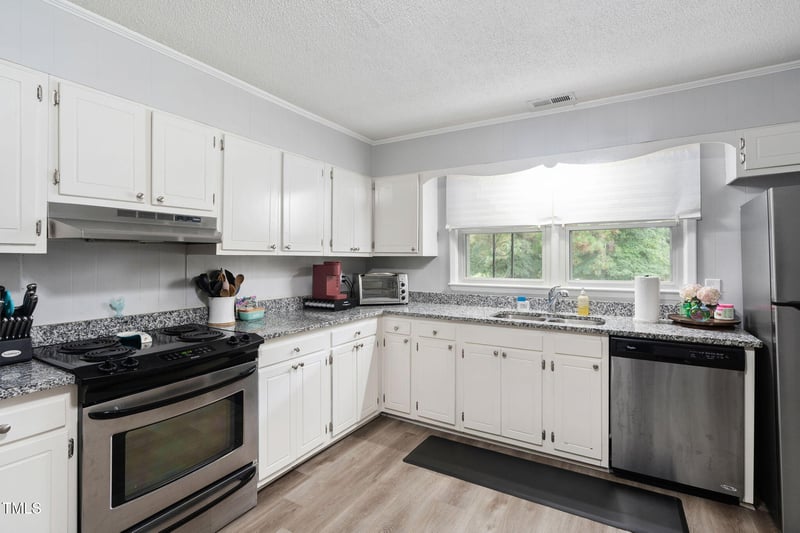 131 Brentwood Dr, Selma, NC 27576
