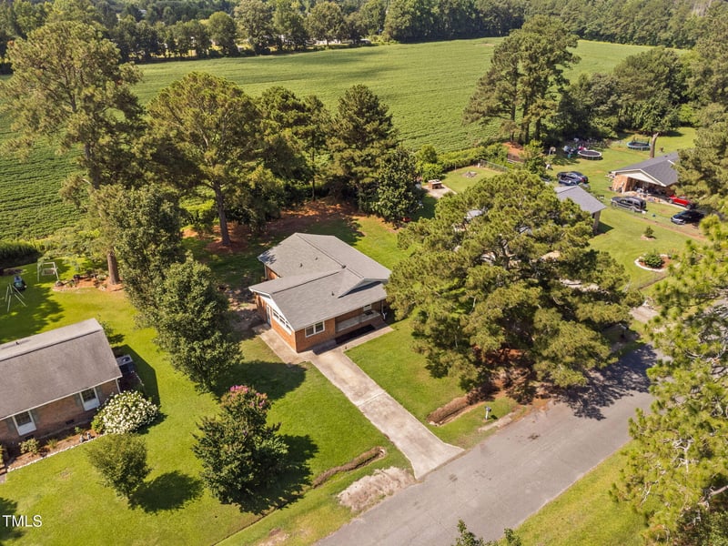 131 Brentwood Dr, Selma, NC 27576
