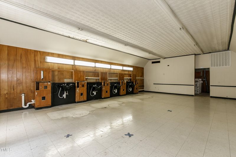 131 W Davis St, Burlington, NC 27215