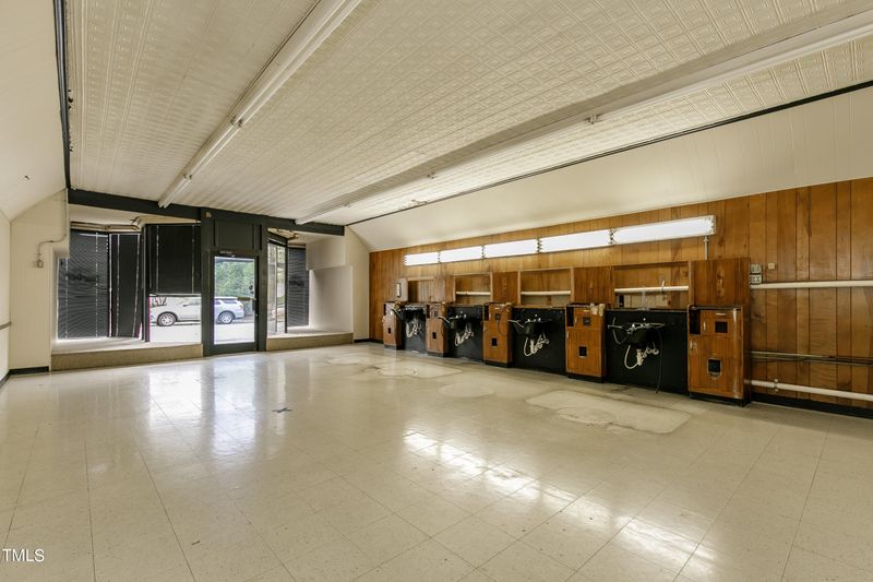 131 W Davis St, Burlington, NC 27215