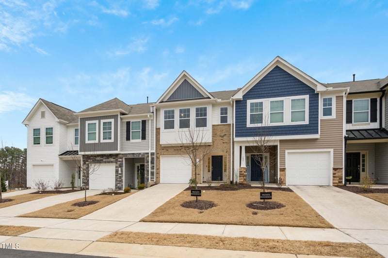 131 Wildflower Cir, Clayton, NC 27520