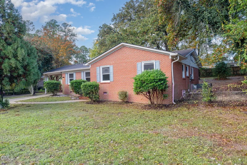 1310 Bingham Dr, Fayetteville, NC 28304