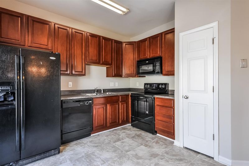 1310 Canyon Rock Ct, Raleigh, NC 27610